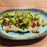 食堂バル スミカ - タイ風そぼろ冷奴 〜パクチーのせ〜