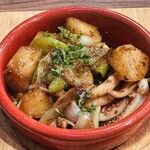 食堂バル スミカ - スルメイカとじゃがいもの肝バターソテー