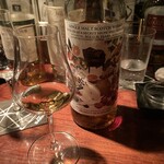 バー・バーンズ - シングルモルト35年物のシークレットボトル・・テインのあの蒸溜所らしい・・を振舞ってくださる。