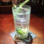 バー・バーンズ - ワシの一杯目、大葉のジントニック