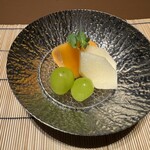 旅邸 諧暢楼 - 梨が嬉しい、後ろはマンゴー、表はシャインマスカット