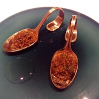 AKI NAGAO - 自家製キャビアとハチミツ