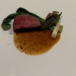 ポルト ボヌール - お肉の脂身が苦手です、と事前にお伝えしたら、赤身の部位でステーキを作ってくれました。柔らかくとても美味しかったです！