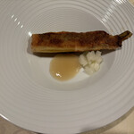 ポルト ボヌール - 天然鮎の一皿。カリッと香ばしく、素晴らしい美味しさでした!