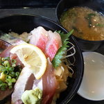 魚がし食堂はま蔵 - 地魚丼