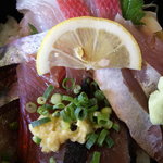 魚がし食堂はま蔵 - 地魚丼アップ