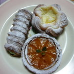 ブーランジェリー エス - かぼちゃのタルト・フロマージュ・緑茶のぐるぐる