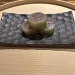 温石 - 鯵の胡瓜巻き、梅肉ソース、ごま、大葉、ガリ