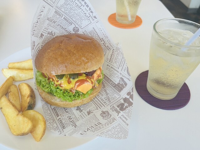 ハンバーガーショップ ビーワン （HAMBURGER SHOP B1） - 空港第2ビル