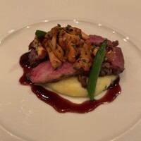 ラ・プロヴァンス 牟礼山荘 - ジロール茸のソテー添えの網焼き牛フィレ