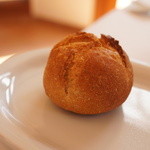 ブラッセリー ラシュレ - 焼きたての自家製パン。