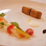 ブラッセリー ラシュレ - 鰆を軽く燻製にしたものをソテーにし、ヨーグルトソースとバルサミコを添えて。