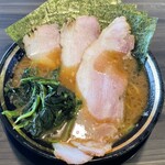 王道家直系 家系ラーメン がく - チャーシュー麺3枚、のりトッピング