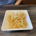 王道家直系 家系ラーメン がく - 白ネギ別皿