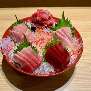 マグロに魅了されたスタッフが提供する絶品マグロに舌鼓。