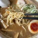 きた倉 - こちらも太麺で縮れてない麺