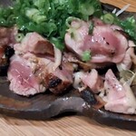地鶏の伝兵衛 - ■媛っこ地鶏のモモタタキ