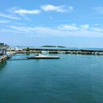港あおしま - 2階窓際に座ると青島が正面。最高のロケーション。やっぱり青島は宮崎県ナンバーワンの観光スポットですのね！