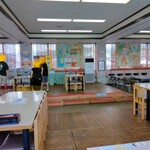 港あおしま - 二番客として入店するも、開店時間には、8組が並び25名以上が同時入店したので、空席Picは、今回は無しです。開店時間直後の店内。空席は2席のみ。5分後には満席でした。