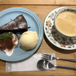 ゆいーと - ホットコーヒー＆ガトーショコラ