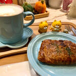 ゆいーと - カフェラテ＆ミートパイ