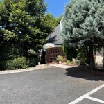 ひまつぶし - 駐車場から建物