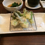 和風ダイニングきらり - タラの芽の天ぷら
      ホクホクです。