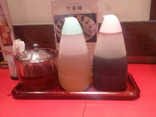 Utsunomiyamimmin - テーブルには、醤油にお酢、ラー油が置いてありますので、お好みで混ぜてタレを作りましょう☆（第一回投稿分⑤）