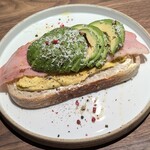 anonymous art cafe & bar - アボガドロのタルティーヌ　1,650円