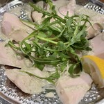 窯マチルダ - 鶏むね肉の冷製(978円)〜カリカリにんにくトッピング忘れ（笑）