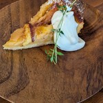 Brighton Cafe Bistro - 本日のデザート　アプリコットのタルト　600円