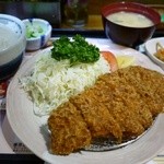 三和 - とんかつ定食 890円。