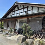 萬屋 - 古民家風の佇まい