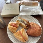 リトルマーメイド - 料理写真:皿とパン!