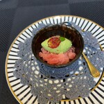 クイントカント - カプレーゼ。バジルジェラート。トマトのシャーベット？下にチーズとグレープフルーツ？さっぱり