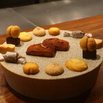 IZA - ミニャルディーズ