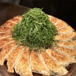 餃子・とんちゃん専門店 塚ちゃん餃子 - 餃子25個　しそトッピング