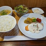 キッチン ブルー グローブ - 銀鮭ポワレ　根セロリとマスカルポーネのソース