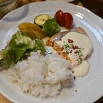 キッチン ブルー グローブ - サラダを加えたワンプレート、銀鱈は残りハーフ