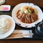 カフェテリア アメニティ - 日替わりランチの豚肉のピカタ定食