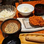 鎌倉かつ亭 あら珠 総本店 - カナダ産三軒豚 ヒレカツ定食