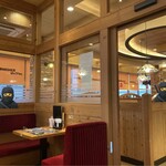 コメダ珈琲店 - 内観