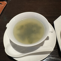 チャイナルーム - 〝セットの中華スープ〟風情ですが､左にあらず｡追加で2860円する〝高級スープ〟であるのよ｡この見た目で｡