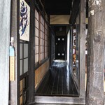 ヨコクラうどん - 趣のある旧家側