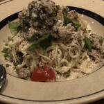 JOLIE - 冷製カッペリーニ（細麺パスタ）。チキンとトリュフのラグー和え。