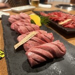 信州焼肉 南山亭 - 特選厚切り牛タン塩