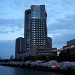 オールドインペリアルバー - 源八橋より。　「源八をわたりて梅の主かな」与謝蕪村（都島出身）