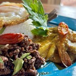 カフェモン - ジャスミン米がいくらあってもタラん、飯ドロボーなプレート♪
      ゞ(｡｡*)ﾉｳｯ!ヾ(*'ﾛ')ﾉ"ﾏｯ!ゞ(*｡｡)ﾉｳｯ!ヾ('ﾛ'*)ﾉ"ﾏｯ!