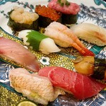 こだわりの廻転寿司 金沢まいもん寿司 たまプラーザ店 - よく見て〜　きれい〜