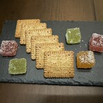 大阪ステーションホテル　メイン バー - ボルディエバターサブレとパートドフリュイプレート